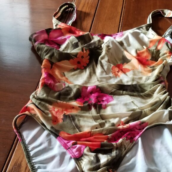 Women's bathing suit - Picture 1 of 3